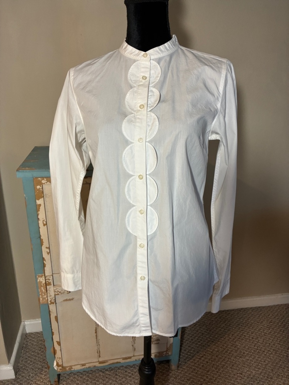 GAP 100% Cotton White LS Button Down Shirt. Size Medium